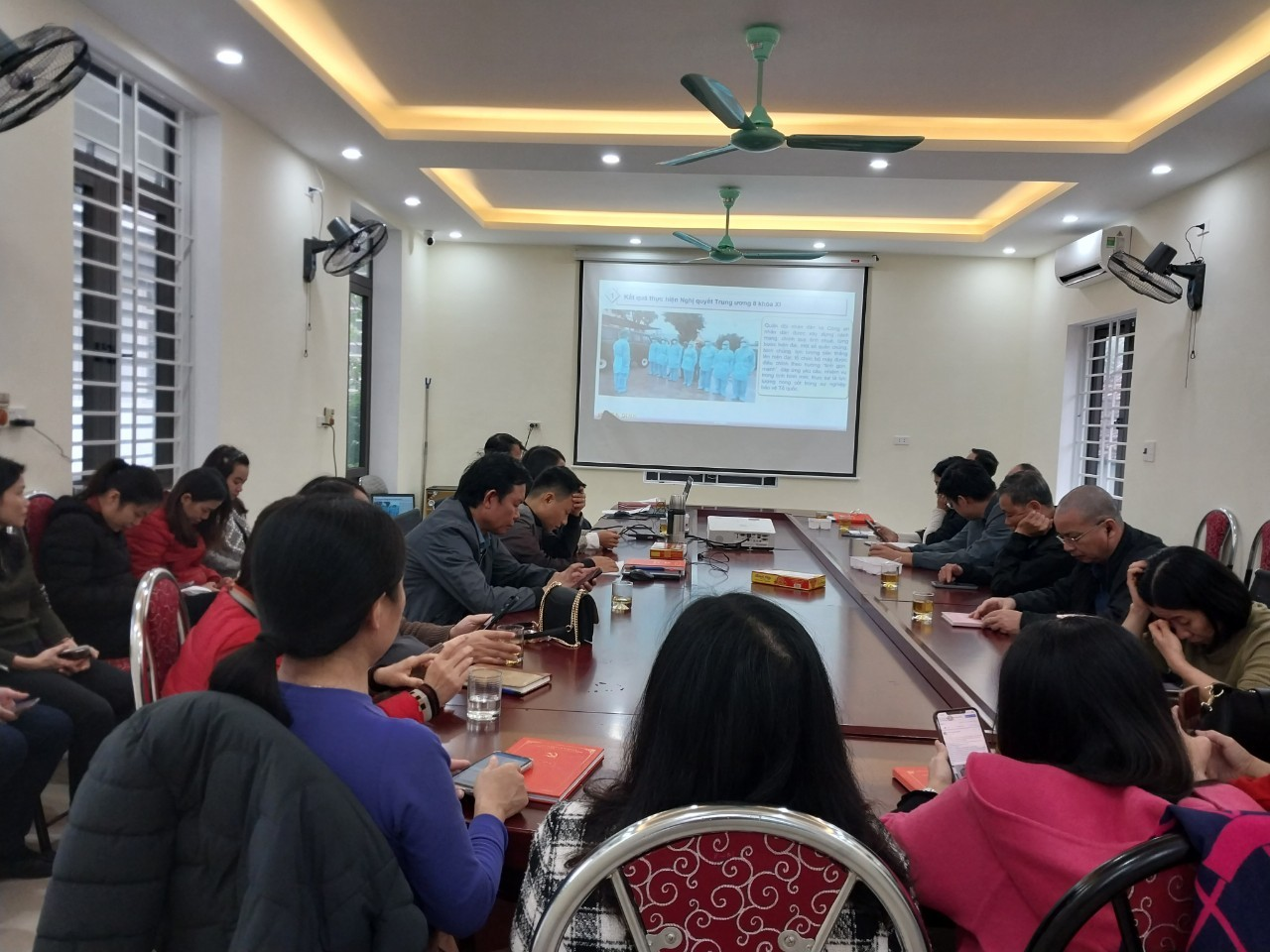 Chi bộ Trung tâm Giống cây trồng Nghệ An tham gia Hội nghị trực tuyến học tập, quán triệt Nghị quyết TW8 khóa XIII