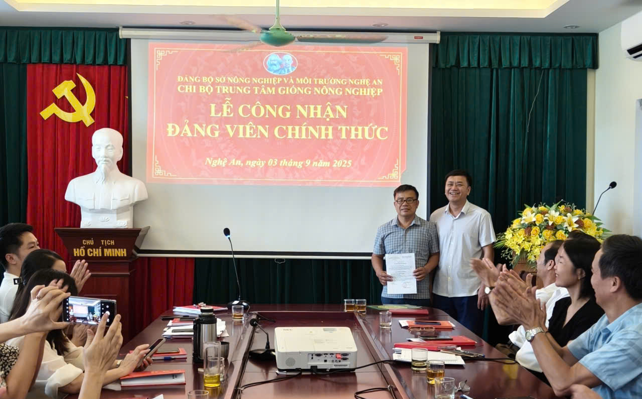 Chi bộ Trung tâm giống Nông nghiệp tổ chức Lễ công nhận đảng viên chính thức