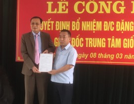 Dong-chi-Nguyen-Van-De-trao-quyet-dinh.jpg
